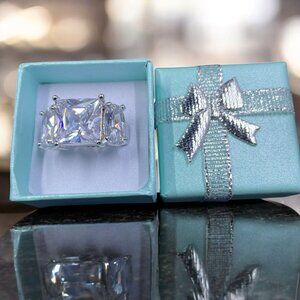 Swarovski Three Stone White Gold Ring Glam Cocktail‎ Coquette Sparkle Size 6.5